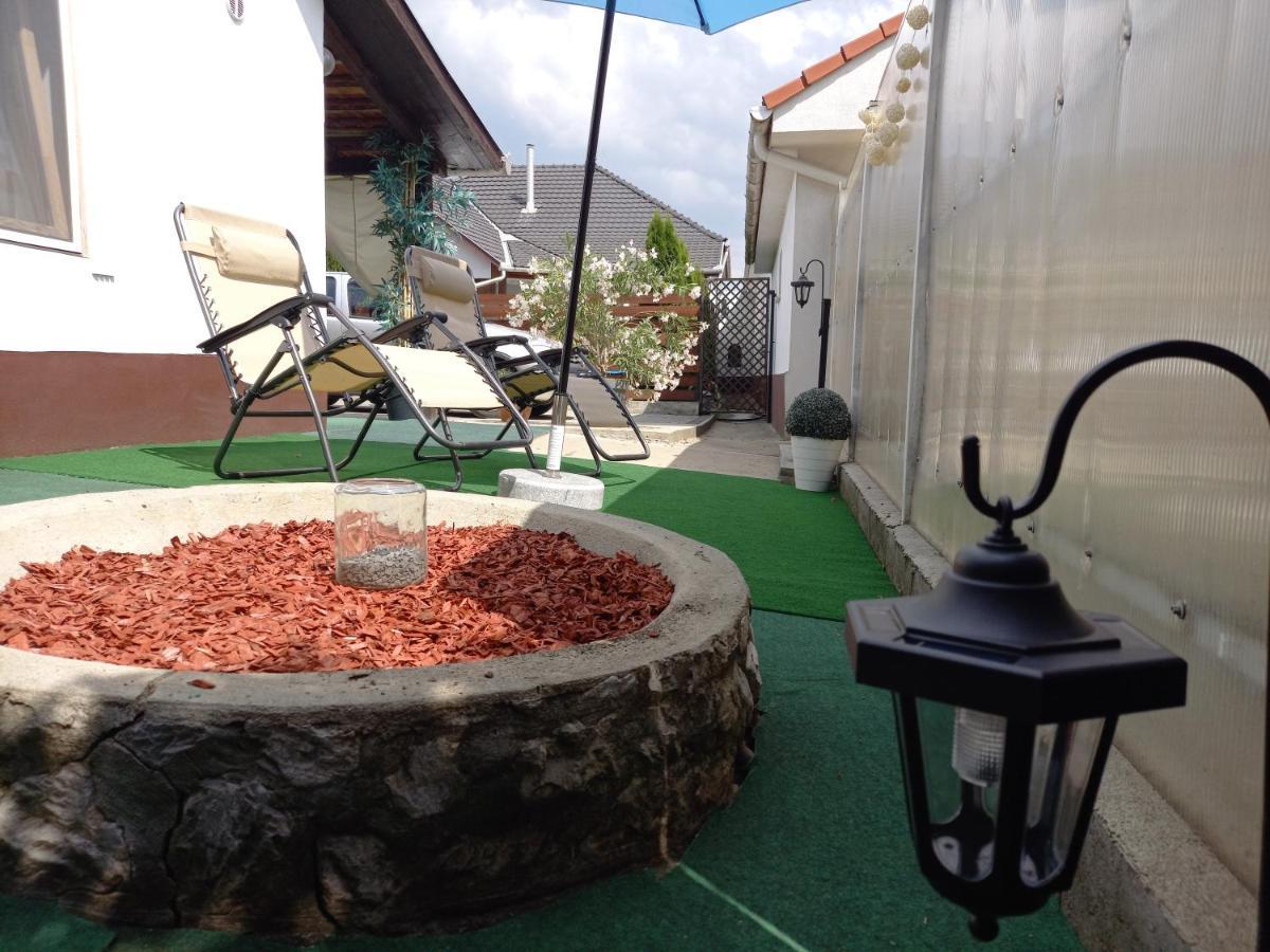 Idill Apartmanhaz B&B Tiszafured Exterior photo