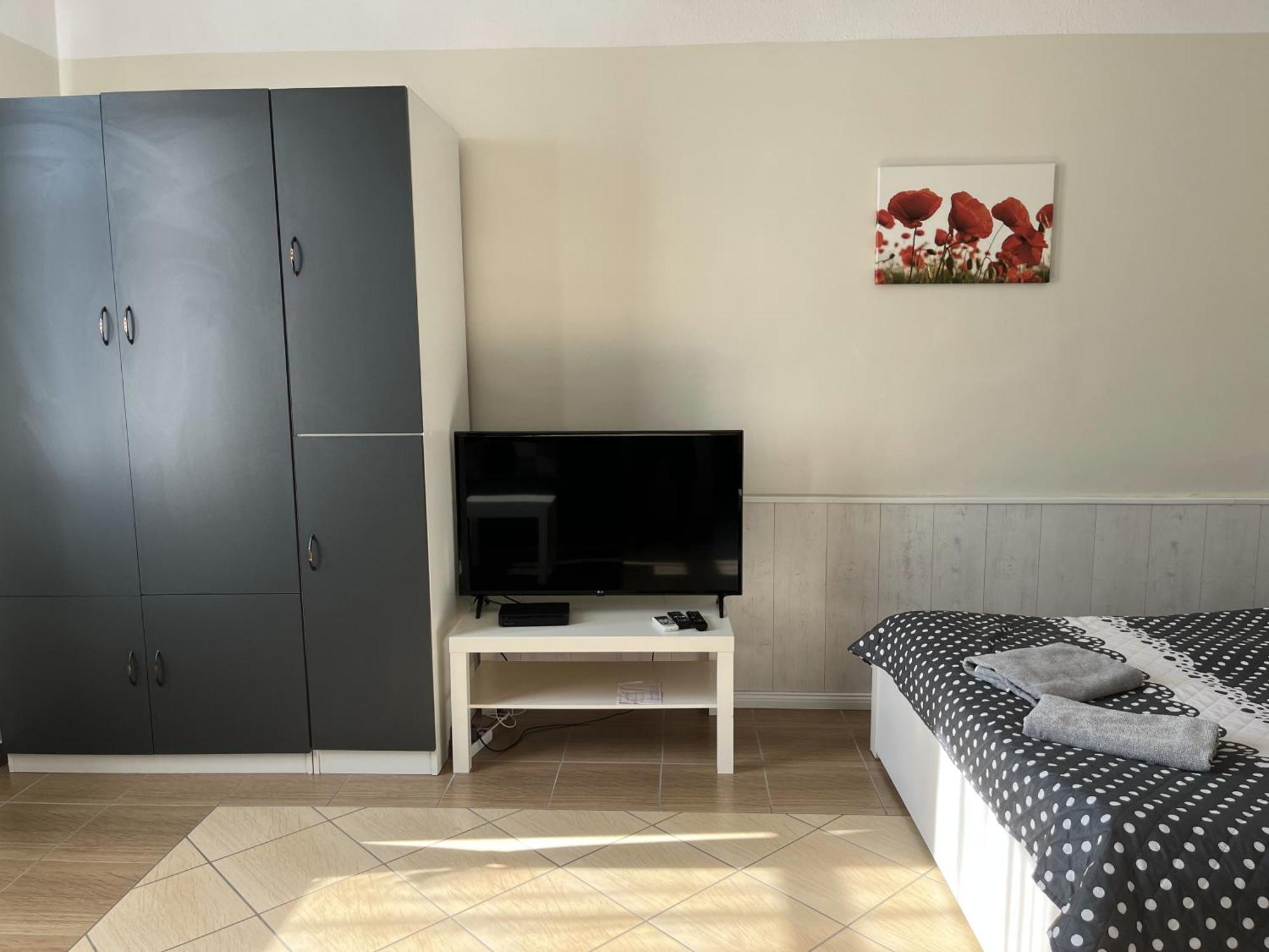 Idill Apartmanhaz B&B Tiszafured Exterior photo